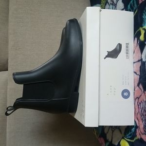 a new day Chelsea boots. Size 8. Black.